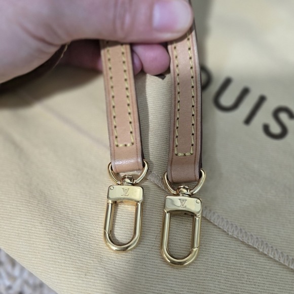 Authentic Louis Vuitton Eva Monogram Clutch - Picture 5 of 10